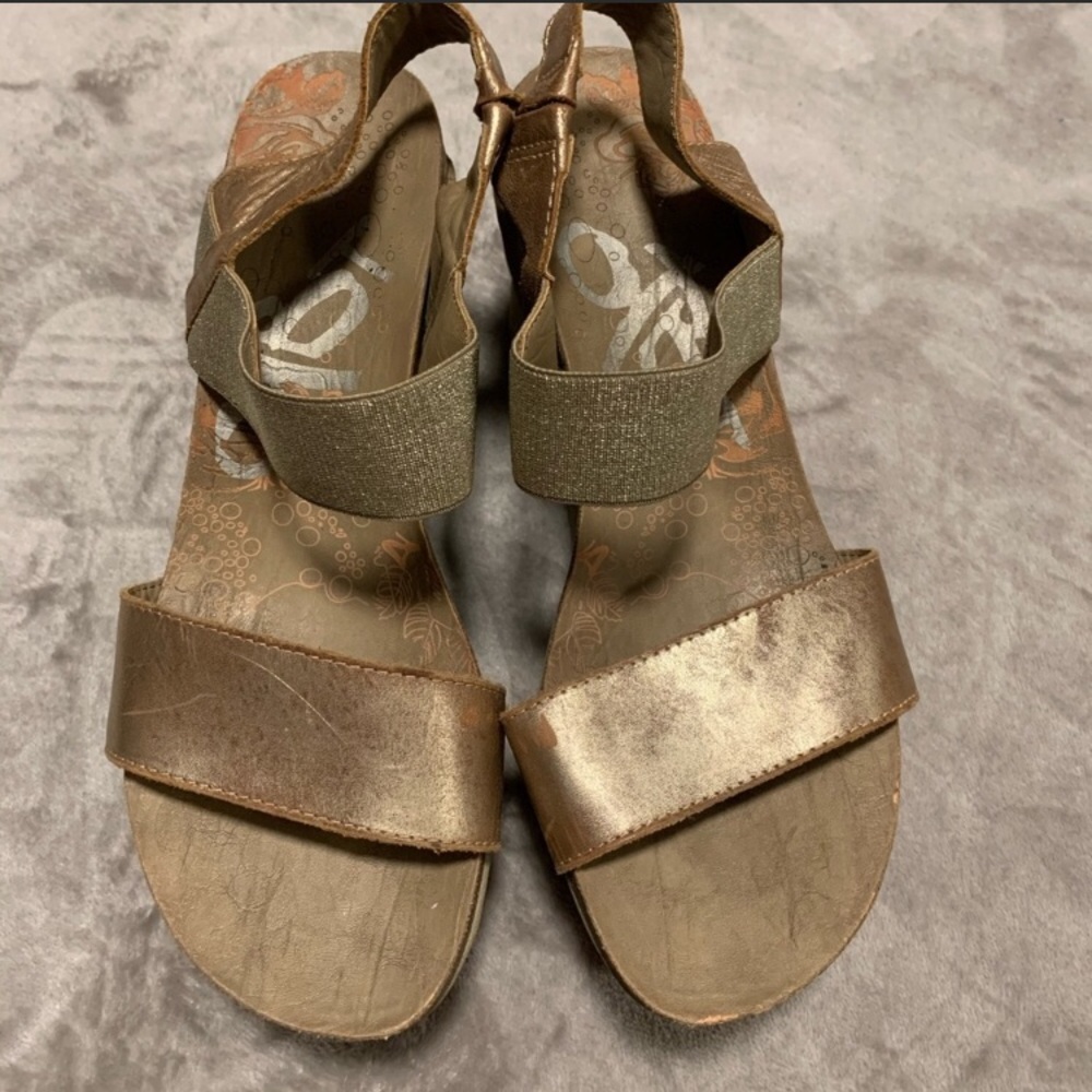 Women’s OTBT Bushnell wedges 8.5